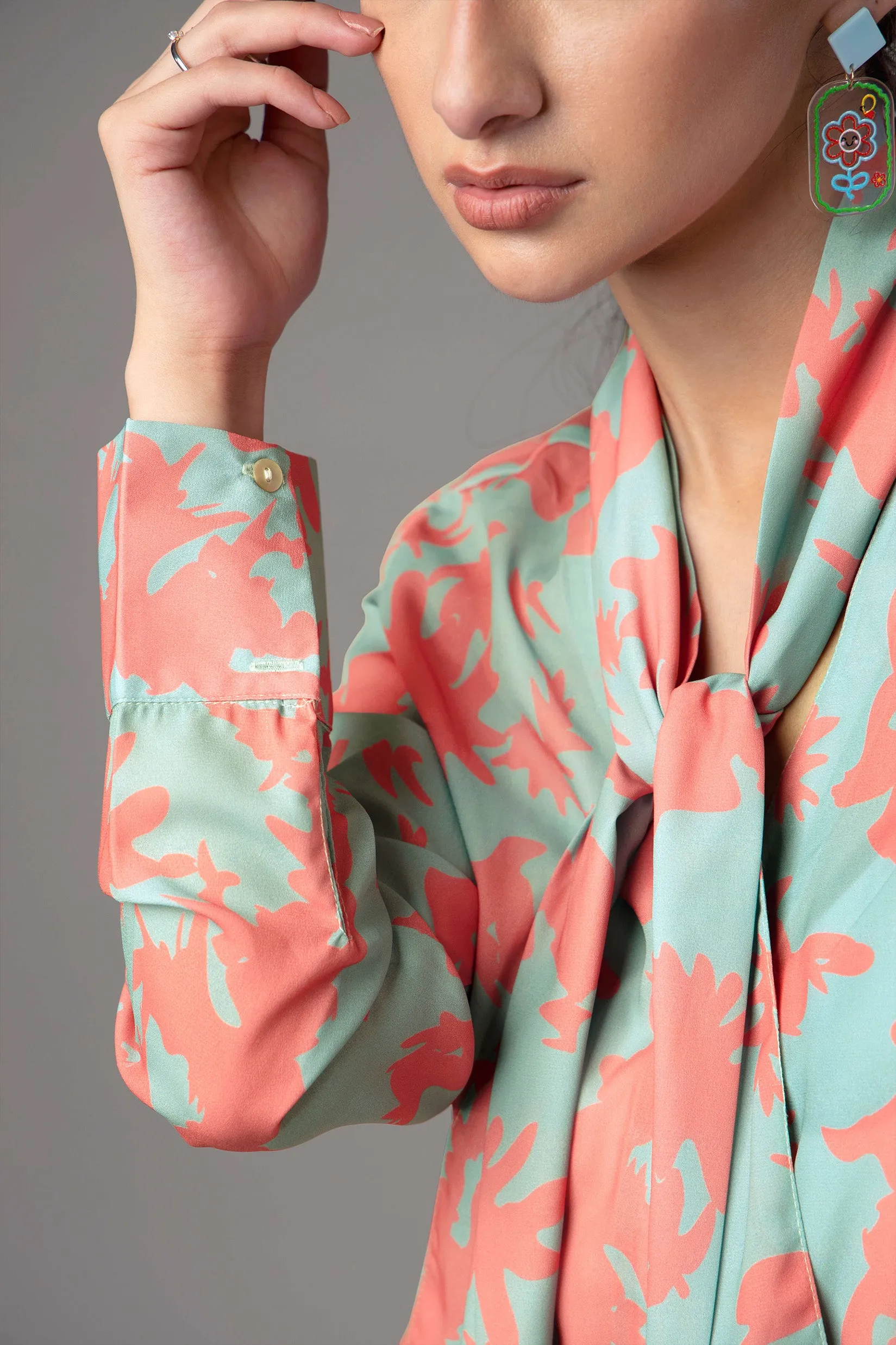 Abstract Regular Fit Attached Scarf Shirt