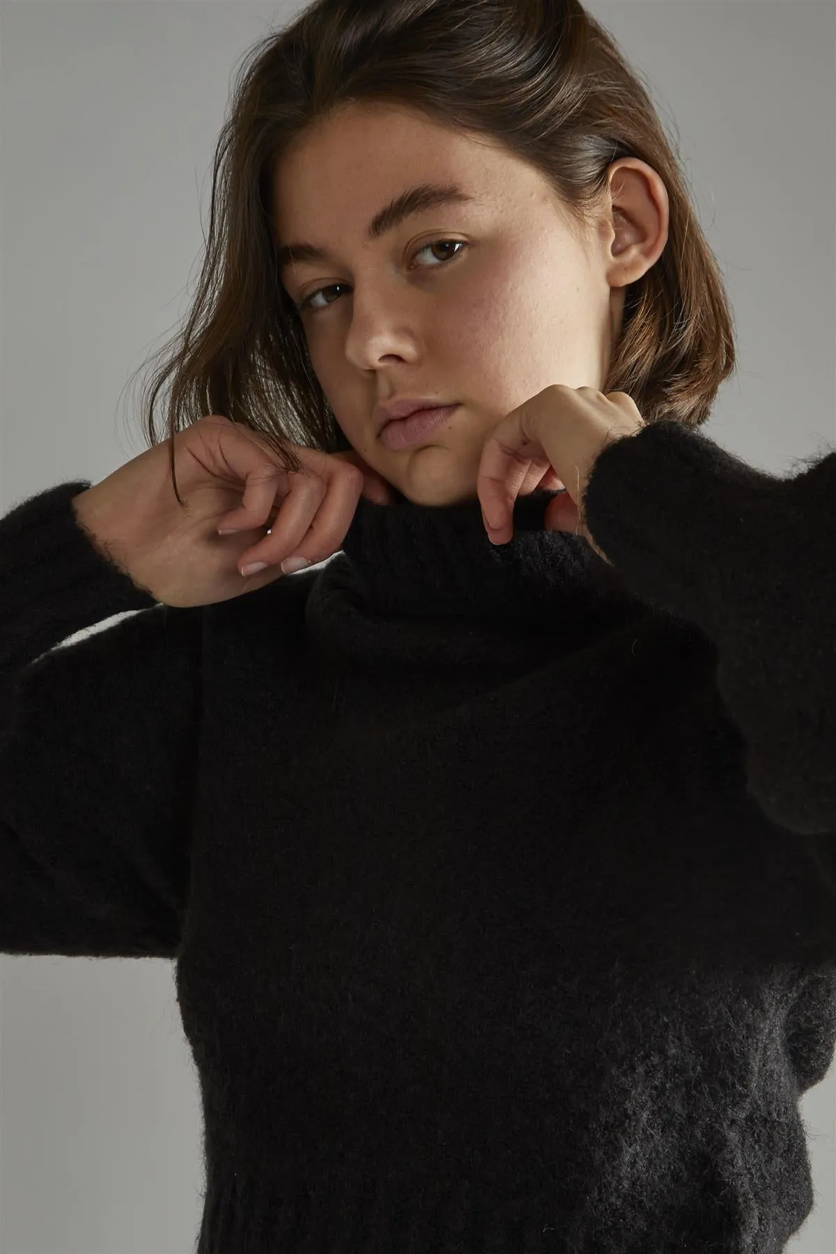 Black Crew Neck Crop-Jumper