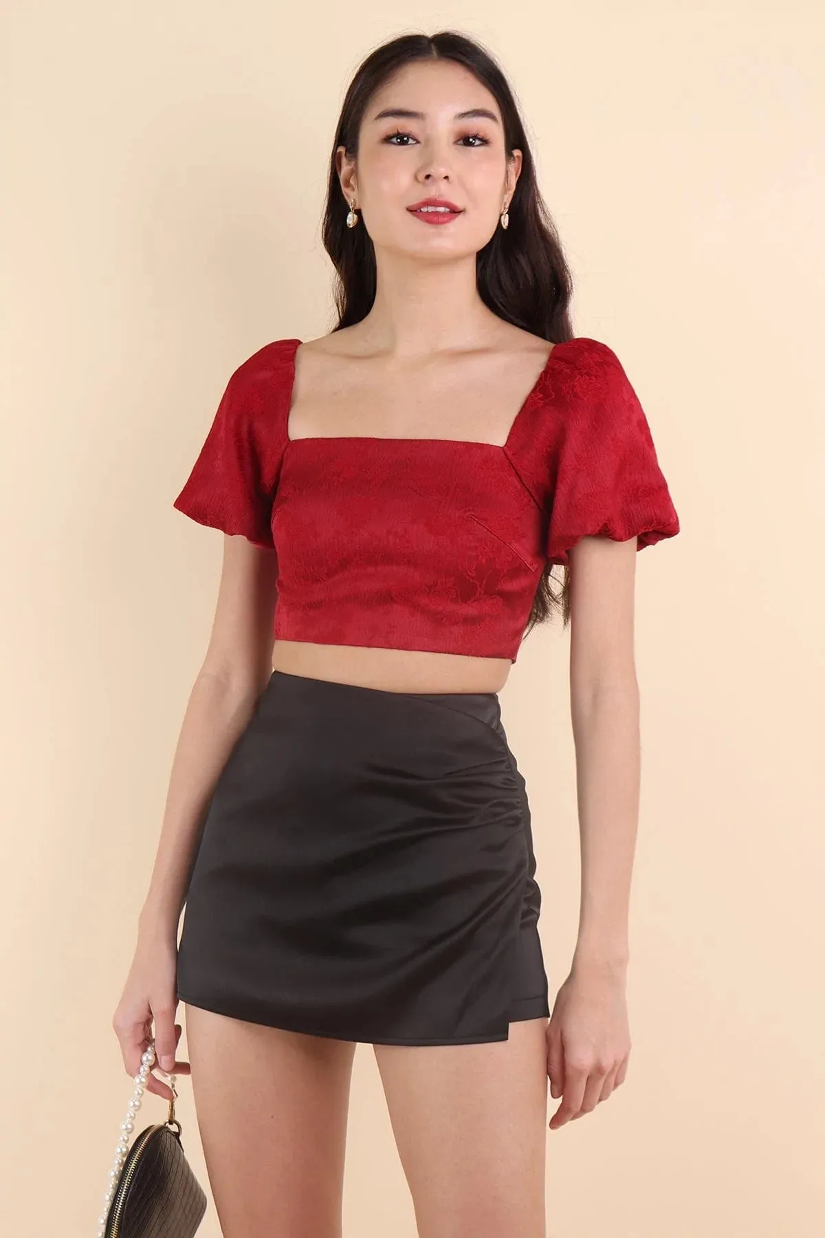 BLOSSOM EMBOSSED PUFF SLEEVE TOP IN WINE RED