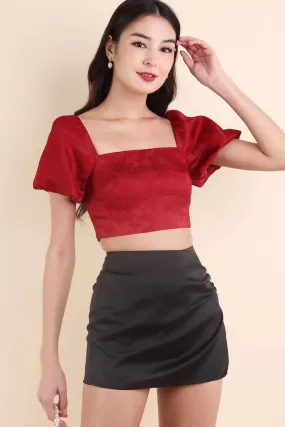 BLOSSOM EMBOSSED PUFF SLEEVE TOP IN WINE RED