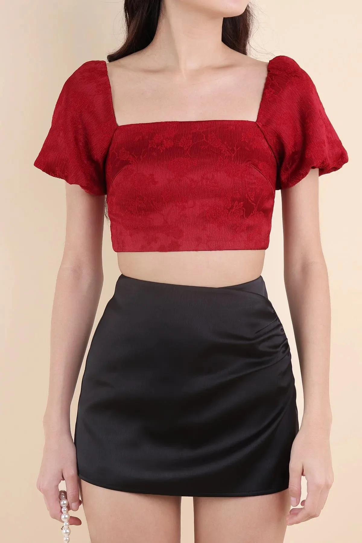 BLOSSOM EMBOSSED PUFF SLEEVE TOP IN WINE RED