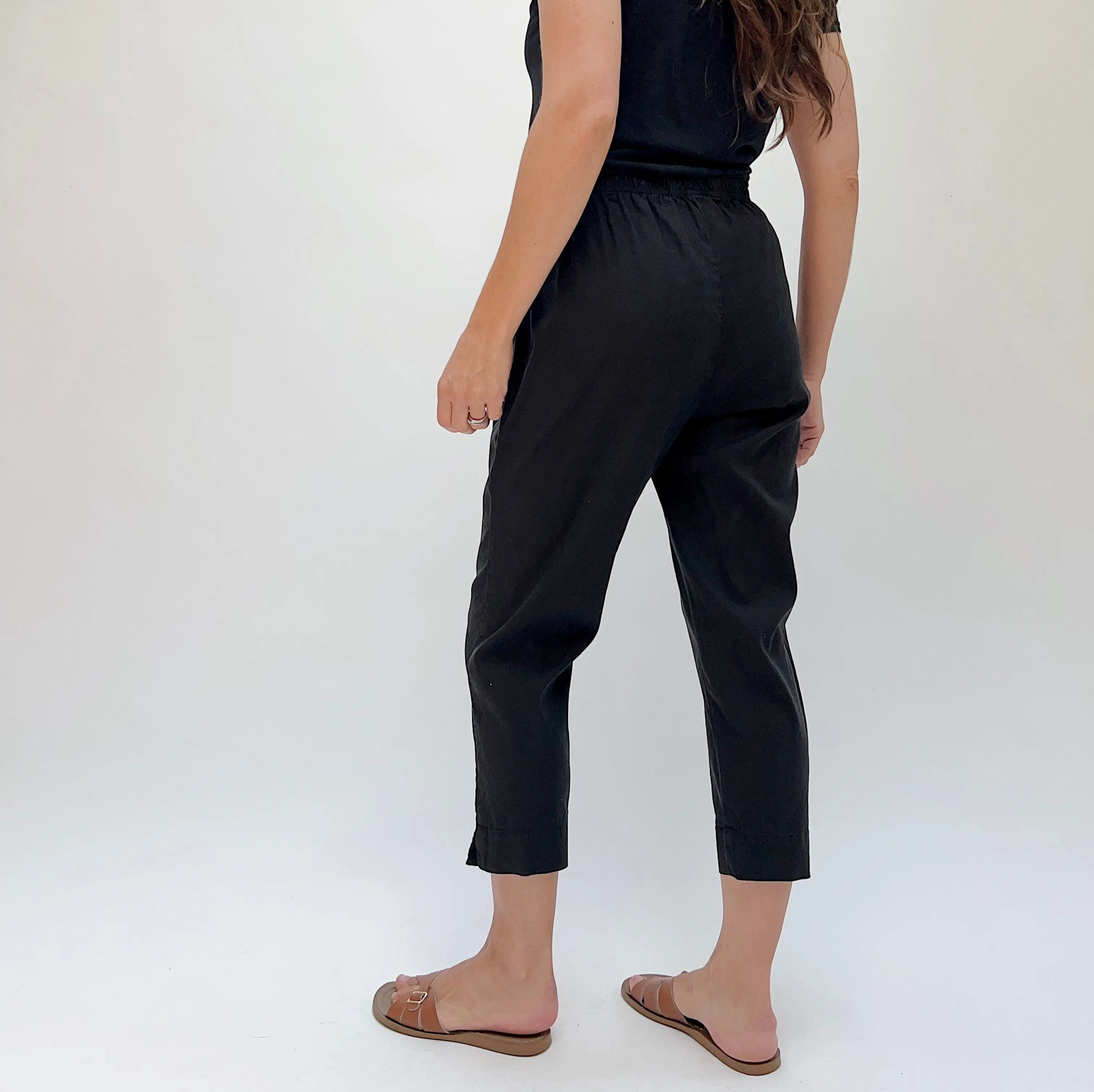 Cut Loose | Linen/Tencel Taper Crop Pant in Black