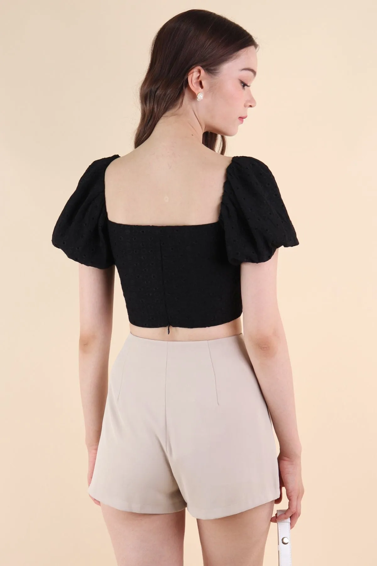 ELIA EYELET PUFF SLEEVE TOP IN BLACK