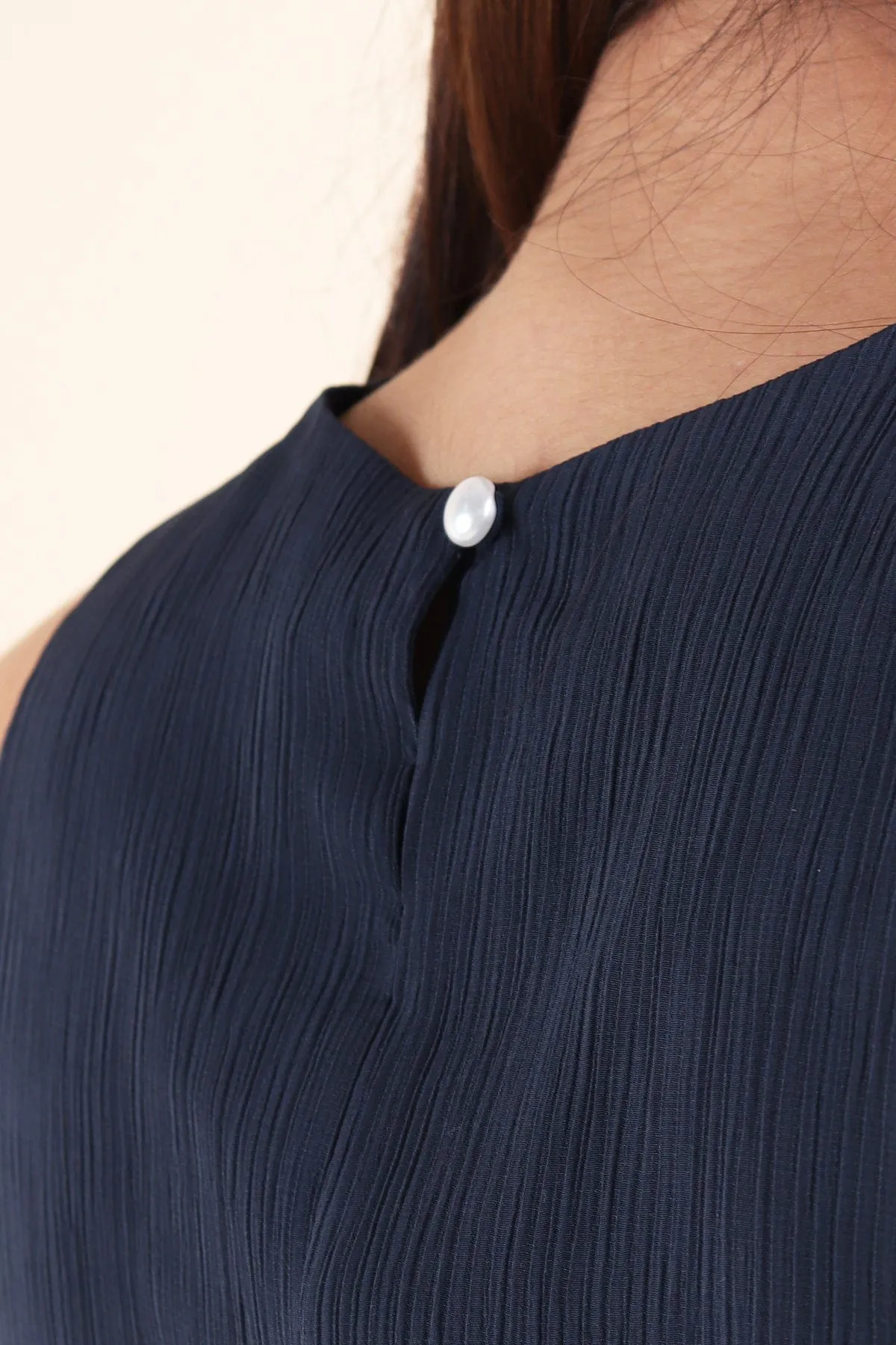 KAI PLEATED TOP IN NAVY