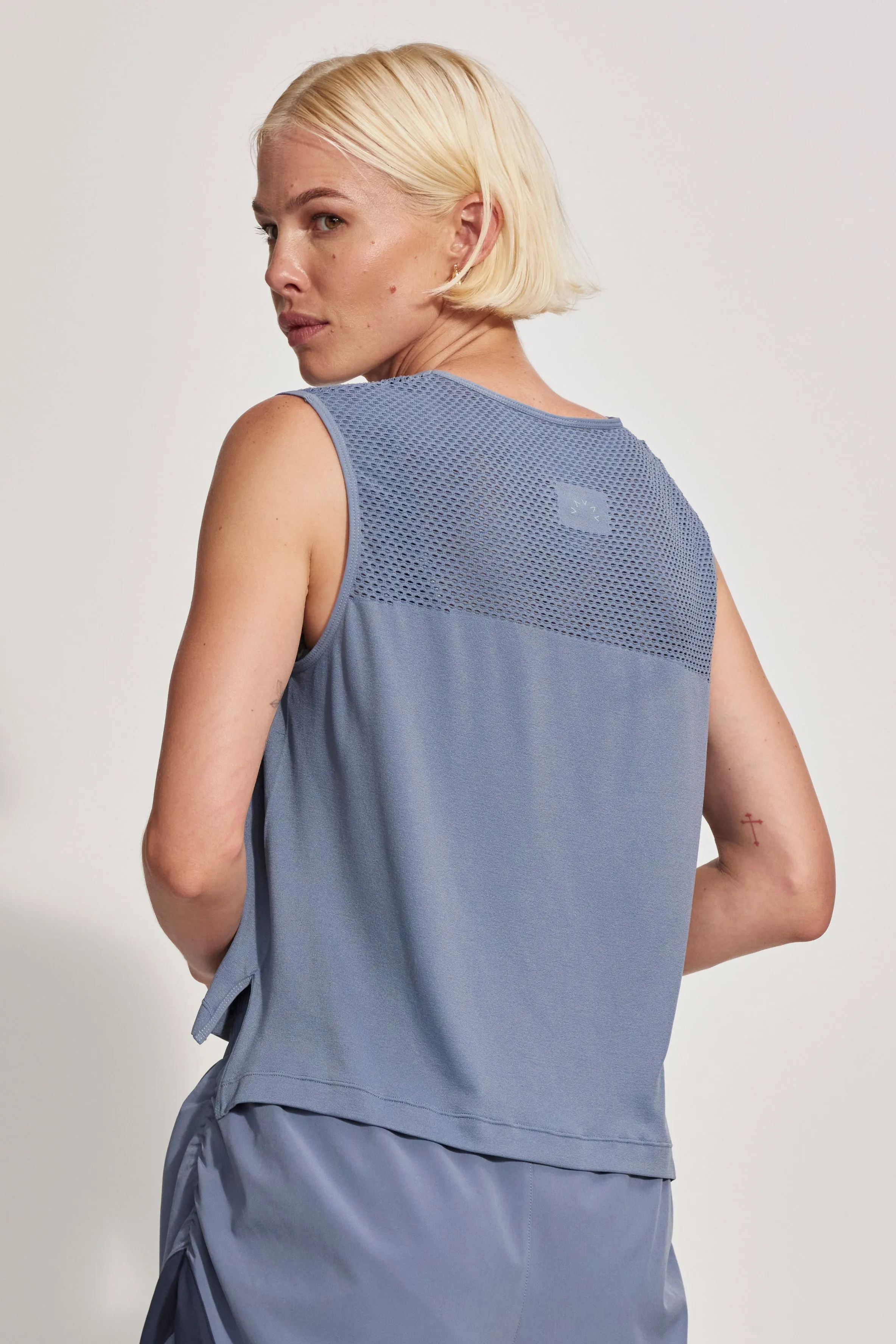 NOVA SEAMLESS CROP TANK STONE BLUE