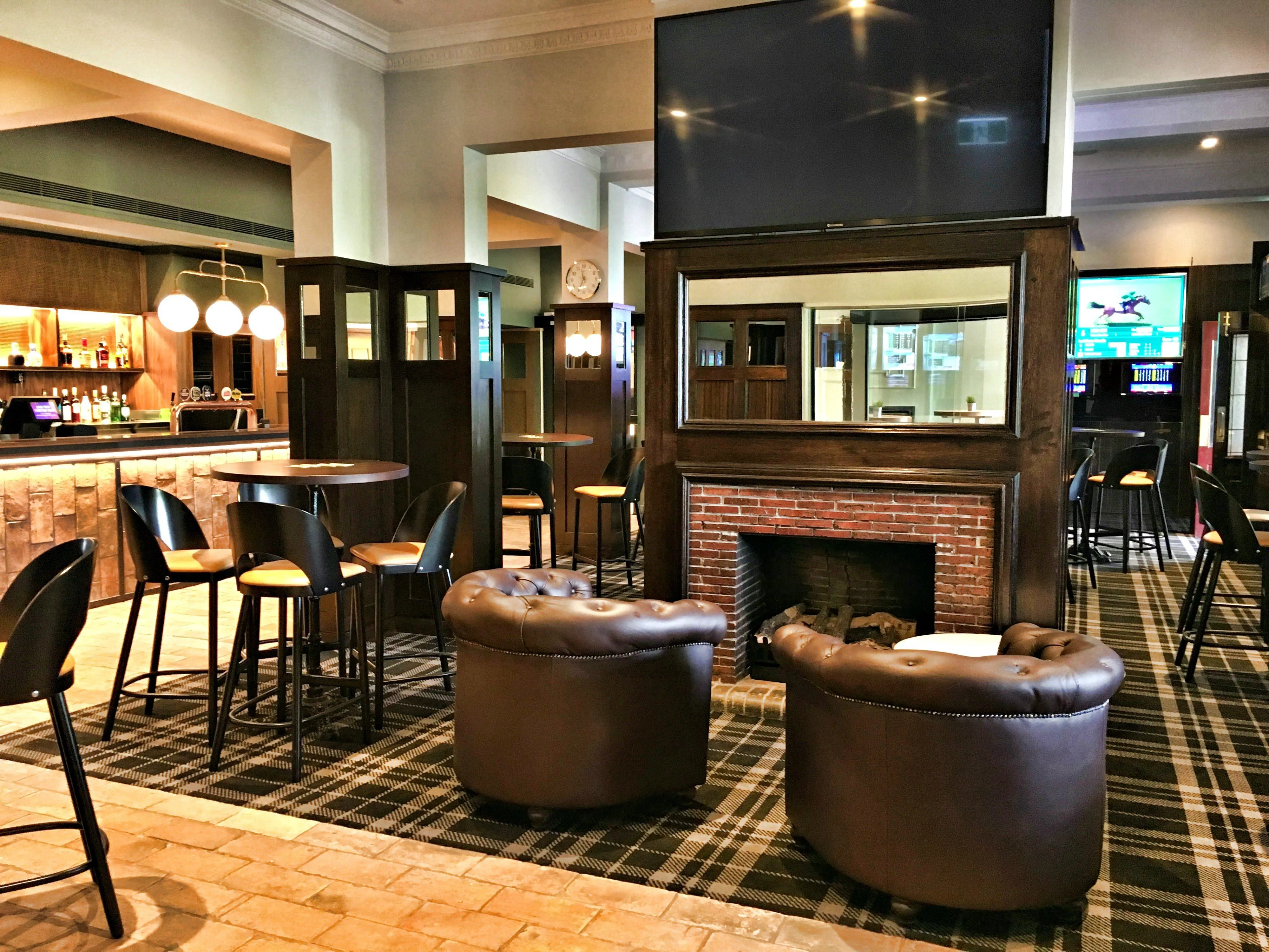 Pub: Wentworth Hotel