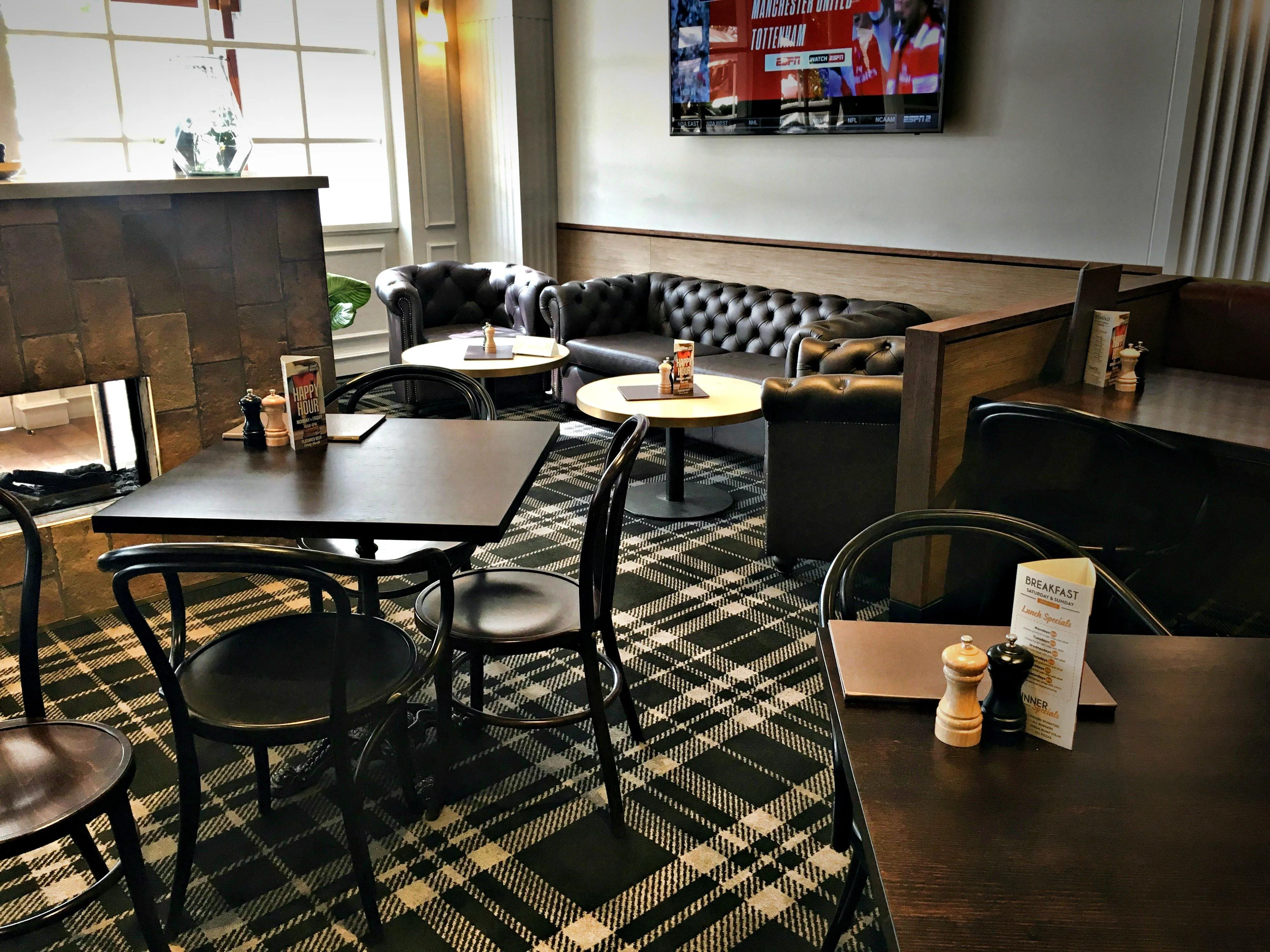 Pub: Wentworth Hotel