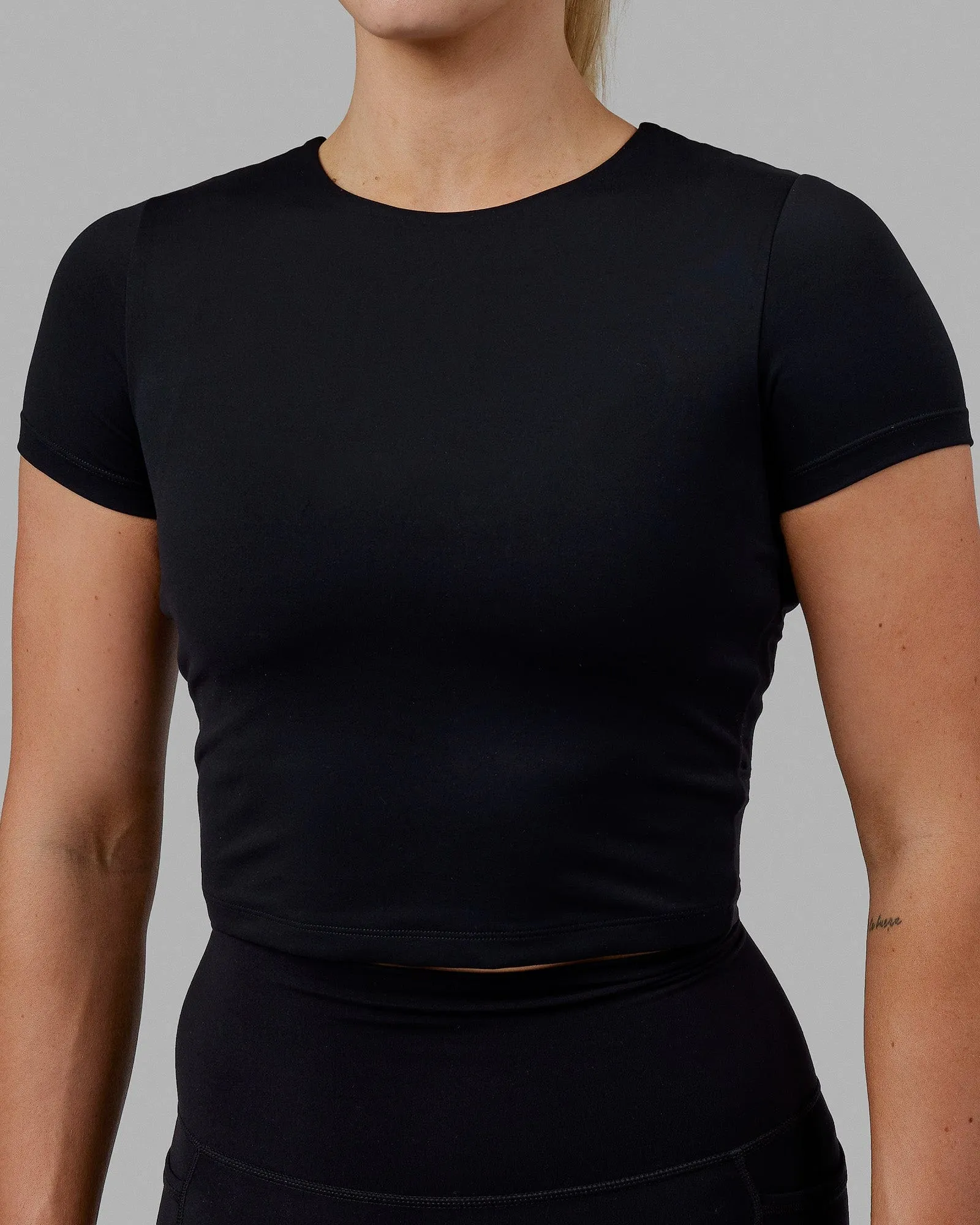 Staple Cropped Tee - Black